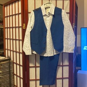 Excellent condition Van Heusen boys suit set size 4
